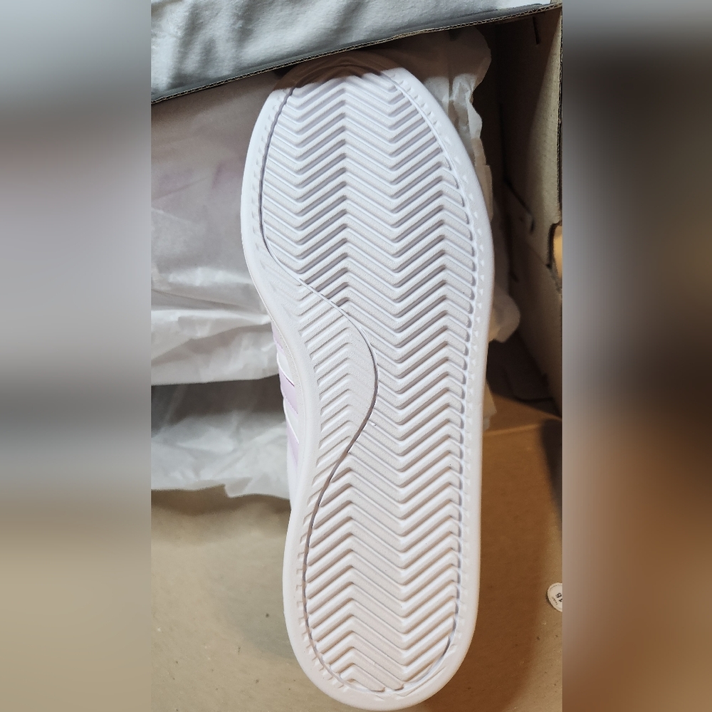 Adidas Women Shoe NWT - Picture 7 of 7